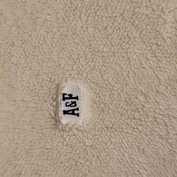 Abercrombie and Fitch, faux fur sweatshirt - Picture 3 of 4